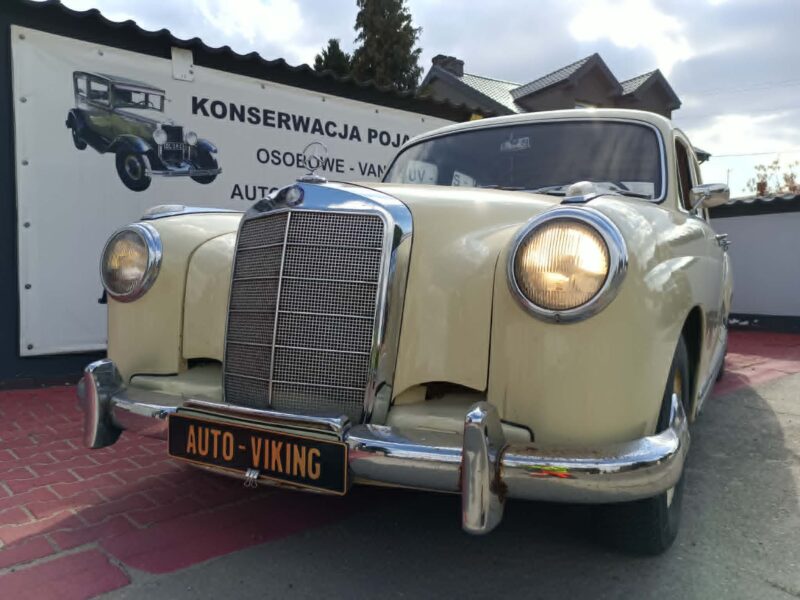 MERCEDES BENZ 220 A Ponton
