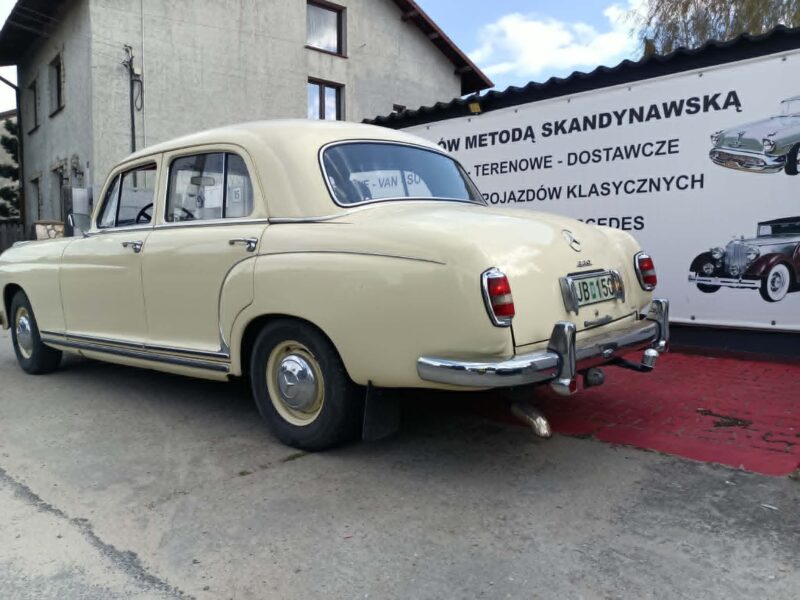 MERCEDES BENZ 220 A Ponton
